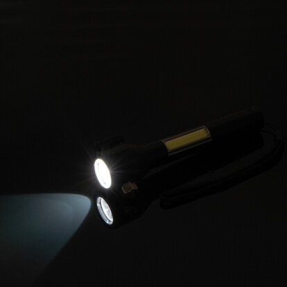 wiederaufladbare-taschenlampe-trent-schwarz-a-nr-412803-02-ihreparty-ch.jpg