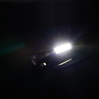 wiederaufladbare-taschenlampe-trent-schwarz-a-nr-412803-03-ihreparty-ch.jpg