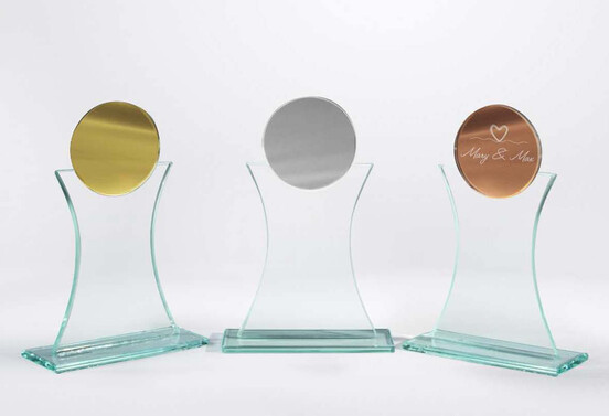 spiegelglas-trophaee-3-gold-a-nr-sti-68372-01-ihreparty-ch.jpg