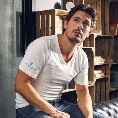 herren-t-shirt-v-neck-slim-fit-bedruckt-ab-5-stk-a-nr-handw-26-40cc-3082-01-ihreparty-ch.jpg